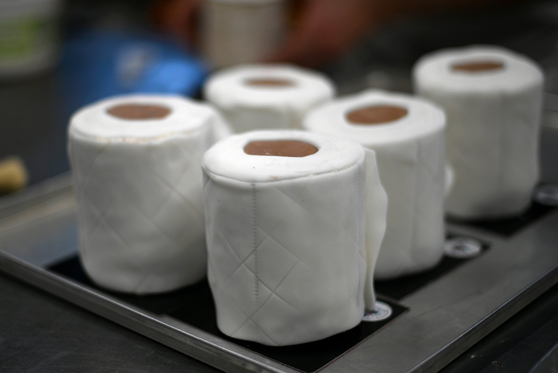 Nejžhavější cukrářský trend - dortíky ve tvaru toaletního papíru. Dáte si? Nejžhavější cukrářský trend - dortíky ve tvaru toaletního papíru. Dáte si?